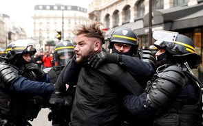 Manifestações de hoje em França com recorde de 50 mil 'coletes amarelos'