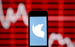 Twitter com perdas de 221 milhões de dólares em 2021