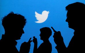 Twitter afunda 12% em bolsa após suspender conta de Trump