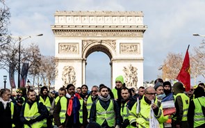 Mais de 100 detidos em distúrbios em Paris nos protestos dos ‘coletes amarelos’