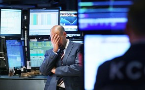 Wall Street fecha no vermelho com investidores à procura de ativos mais seguros