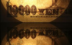 Iene capitaliza com Fed mais 'dovish' e sobe face ao dólar