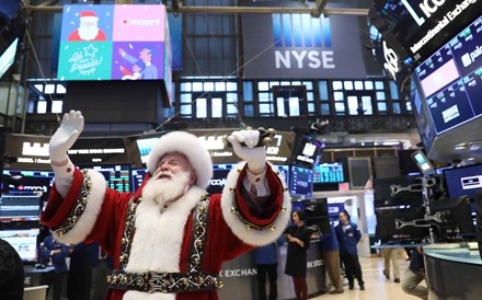 Wall Street afunda para mínimos de 20 meses após tweets de Trump e Mnuchin