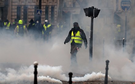 Número de detidos nas manifestações em França sobe para 720