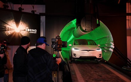 Musk apresenta o primeiro túnel subterrâneo em Los Angeles