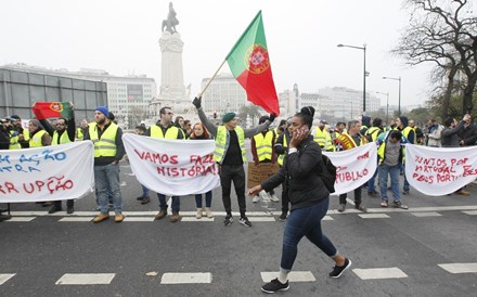 Tumultos em mais uma manifestação de 'coletes amarelos' em Paris