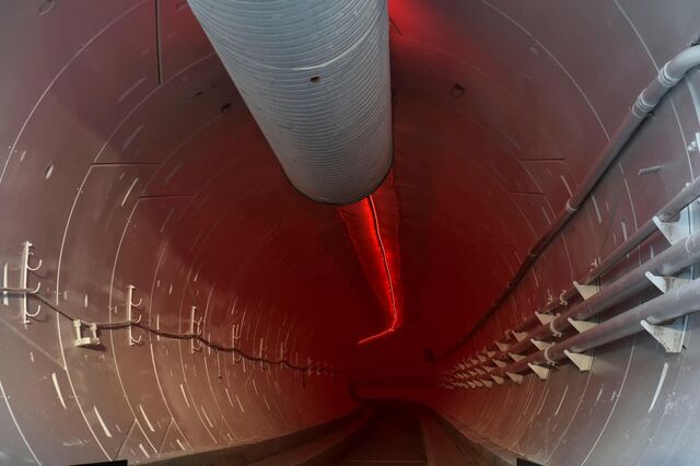 Musk apresenta o primeiro túnel subterrâneo em Los Angeles