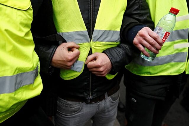Coletes amarelos em Paris optam este sábado por manifestações autorizadas