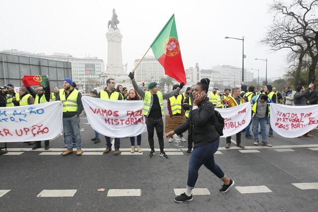 Tumultos em mais uma manifestação de 'coletes amarelos' em Paris