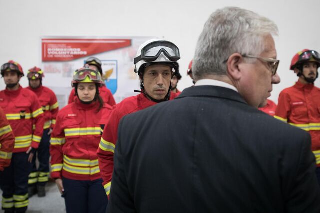Governo promete salários acima de 700 euros a bombeiros de intervenção permanente 
