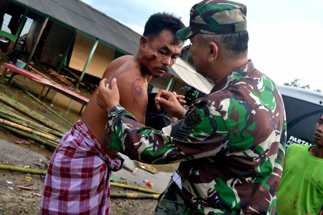 Novo balanço eleva para 373 os mortos em tsunami na Indonésia