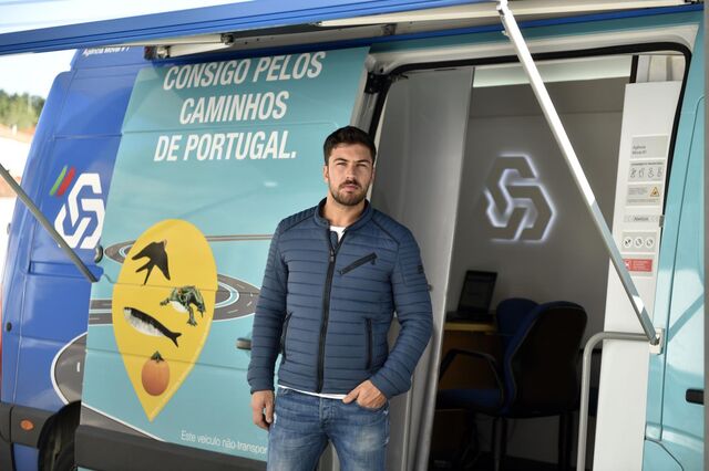 Aqui 'todos se conhecem pelo nome. No balcão não'