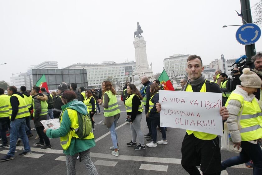 coletes amarelos