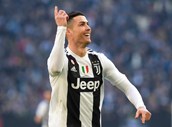 19 - O valor de Cristiano Ronaldo não pára de crescer. Depois de ter sido transferido para a Juventus por 105 milhões de euros, a sua avaliação ascende agora a 127,2 milhões