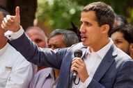 Juan Gaidó é opositor a Nicolas Maduro na Venezuela