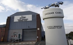 Jaguar converte-se ao elétrico e sai dos motores de combustão