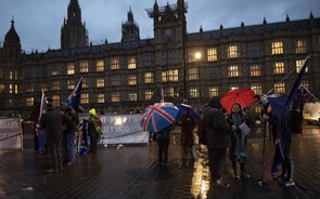 Parlamento britânico aprova a mudança de data para o Brexit