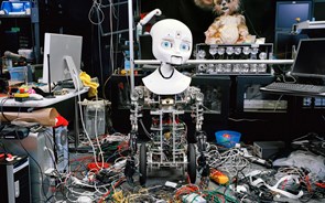 Olha o robô: a vida entre o homem e a máquina