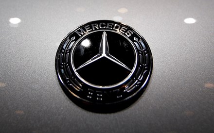 Mercedes chama quase um milhão de carros às oficinas