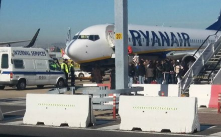 Ryanair quer despedir 12 tripulantes alegando incumprimento de serviços mínimos