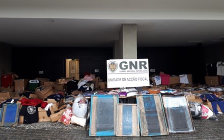 GNR apreende mais de 60 mil peças de roupa contrafeitas