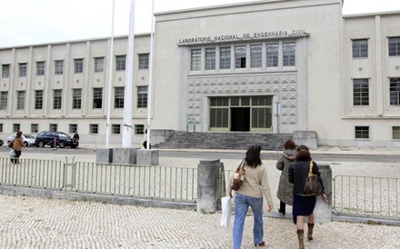 LNEC: Atrasos no programa de regularização estão a deixar precários sem bolsa