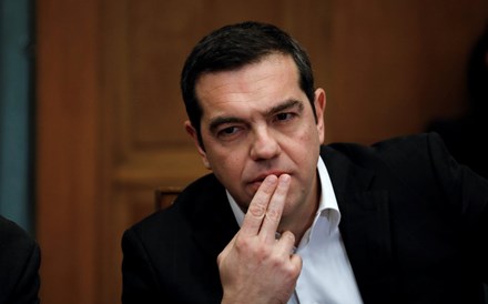 Tsipras anuncia aumento do salário mínimo na Grécia para 650 euros