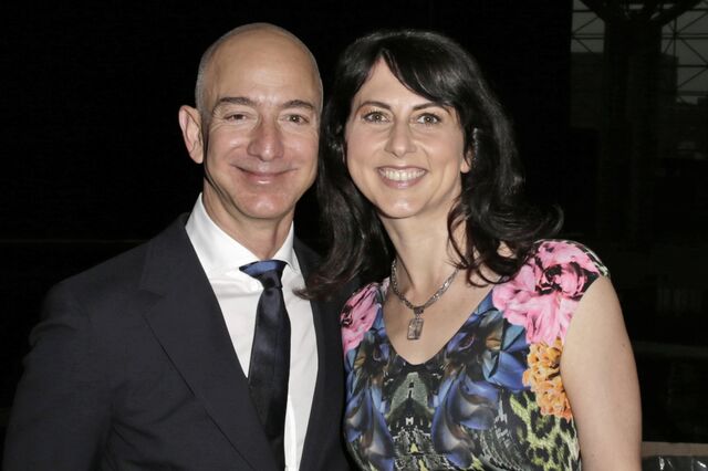 Jeff Bezos mantém controlo da Amazon no acordo de divórcio