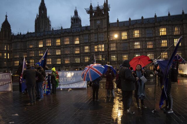Parlamento britânico aprova a mudança de data para o Brexit