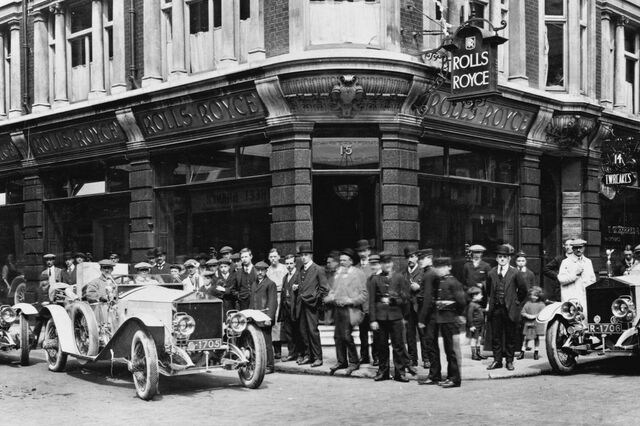 A história da Rolls-Royce que atingiu um recorde de vendas aos 115 anos