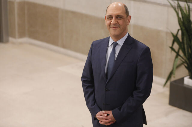 Rui Moreira tem de investir na habitação, diz Manuel Pizarro