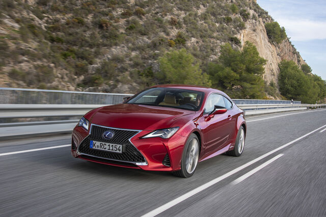 Lexus RC 300h: Cupê desportivo modernizado