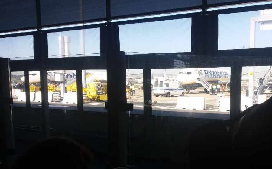 Passageiros de voo da Ryanair ficaram quase cinco horas dentro de avião no aeroporto de Lisboa