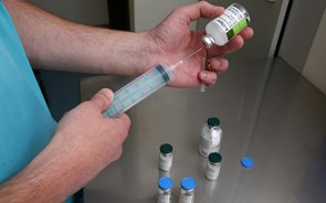 EMA: Vacina estará pronta dentro de um ano no melhor dos cenários 