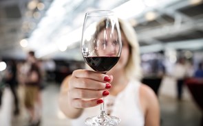 Portugueses mantêm liderança mundial no consumo de vinho