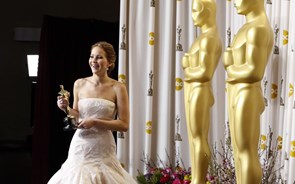 Do vestido dourado de Meryl Streep ao branco de Jennifer Lawrence, quais as cores que ajudam a ganhar mais Óscares?