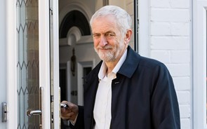 Corbyn apoia novo referendo para evitar Brexit caótico