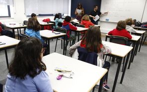 sala de aulas alunos estudantes escola ensino educação