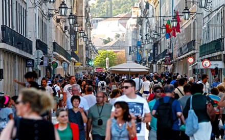 Défice externo agrava-se mesmo com turismo a crescer