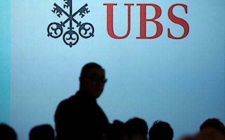 Lucros do HSBC caem mais de 50%. No UBS sobem 40%