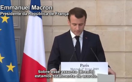 Macron e Merkel só admitem adiar Brexit se houver 'nova perspetiva'