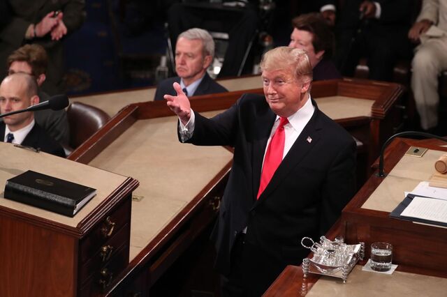 Senado dos EUA aprova resolução para pôr fim à emergência nacional. Trump vai vetar