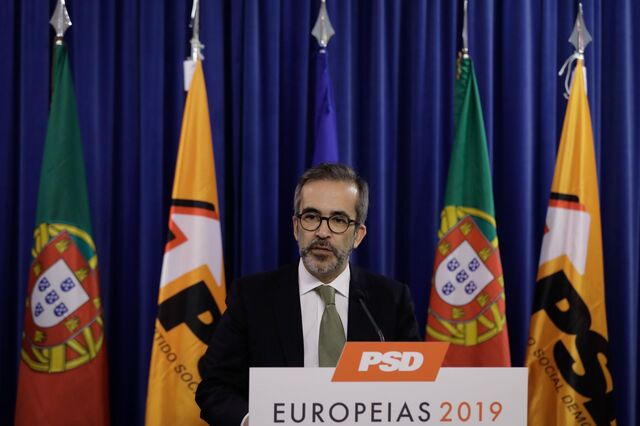 Europeias: Rangel desafia Costa a esclarecer se PS tem 'candidato disfarçado de ministro'