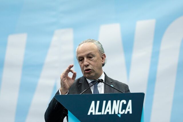 Santana diz que Governo criou expectativas mas agora desculpa-se que 'está tudo constipado'