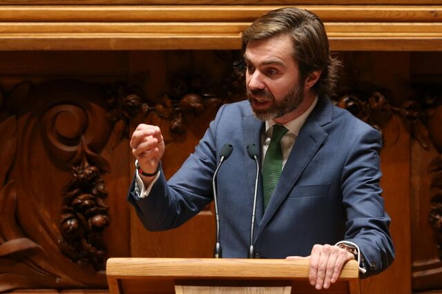 CGD: CDS quer primeira audição do inquérito a Carlos Costa e não exclui pedir exoneração 