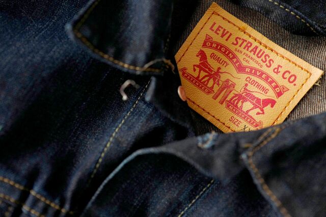 Levi’s supera expectativas no IPO e levanta 623 milhões. Ações estreiam hoje