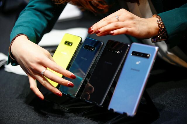 Vendas mundiais de smartphones interrompem série de sete trimestres em queda