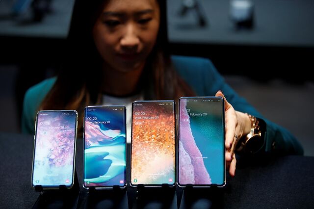 Samsung lança 'smartphone' com ecrã dobrável em setembro