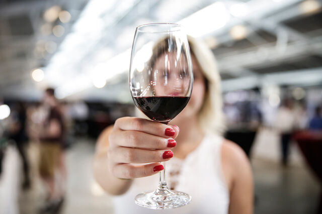 Vinho enfrenta pandemia com provas à distância, cabazes e vendas online