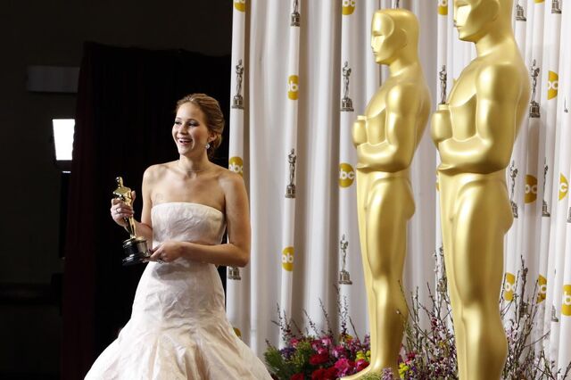 Do vestido dourado de Meryl Streep ao branco de Jennifer Lawrence, quais as cores que ajudam a ganhar mais Óscares?